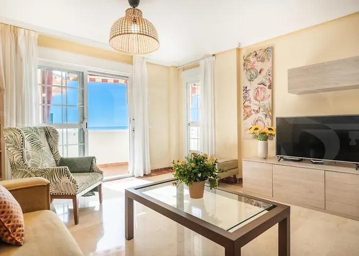 Cozy Getaway With Pool, Close To The Beach By Rems