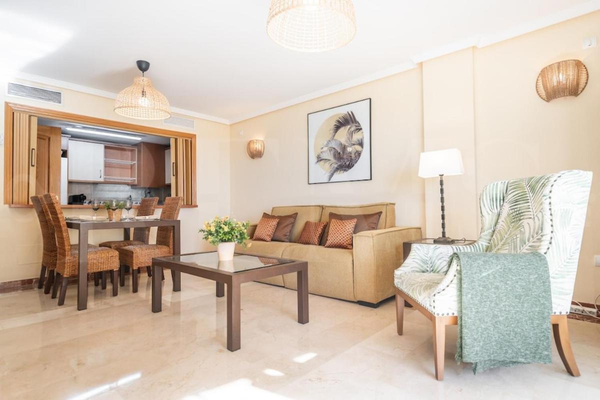 Appartement Cozy Getaway With Pool, Close To The By Rems
