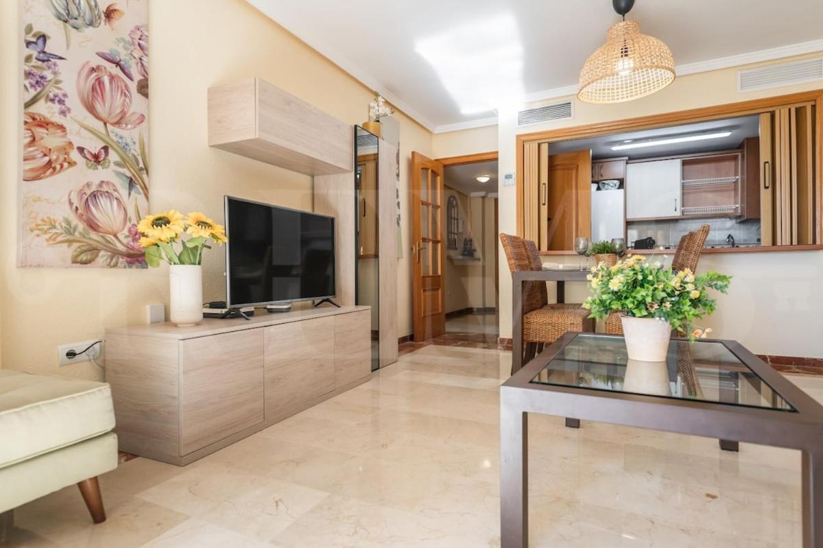 Cozy Getaway With Pool, Close To The By Rems * Benalmadena
