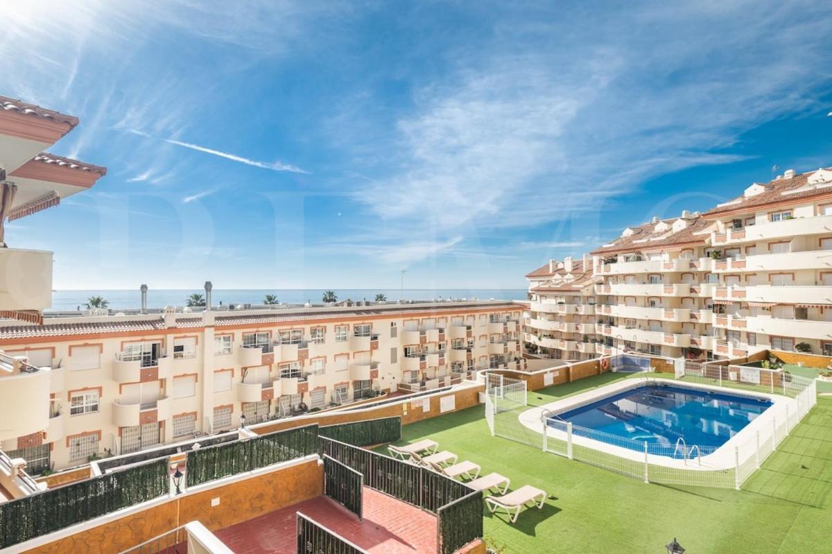Apartment Cozy Getaway With Pool, Close To The By Rems