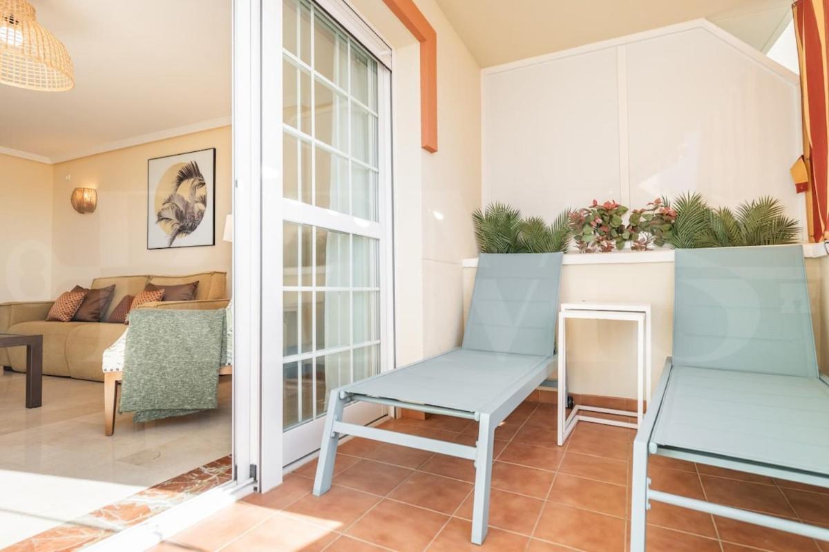 Apartment Cozy Getaway With Pool, Close To The By Rems *