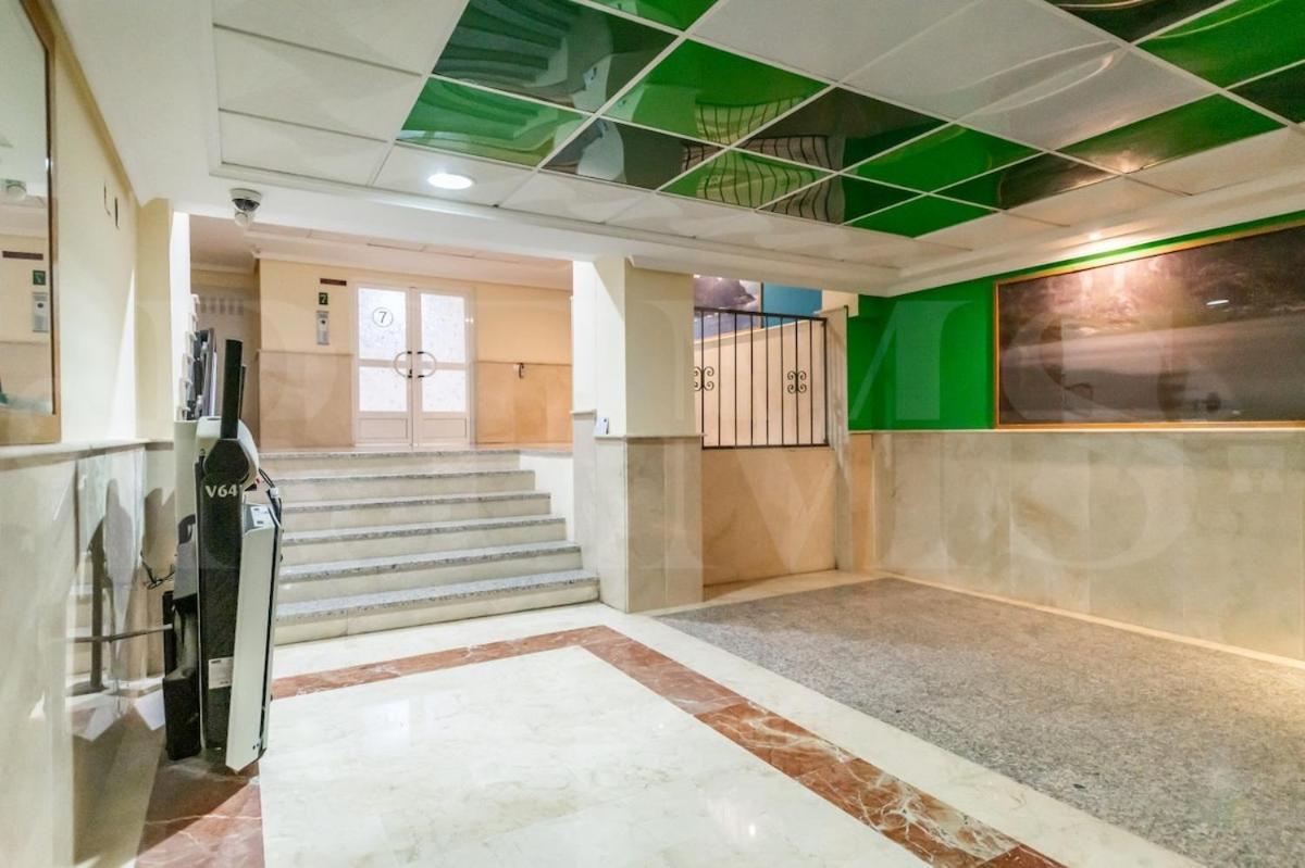 Apartment Cozy Getaway With Pool, Close To The By Rems