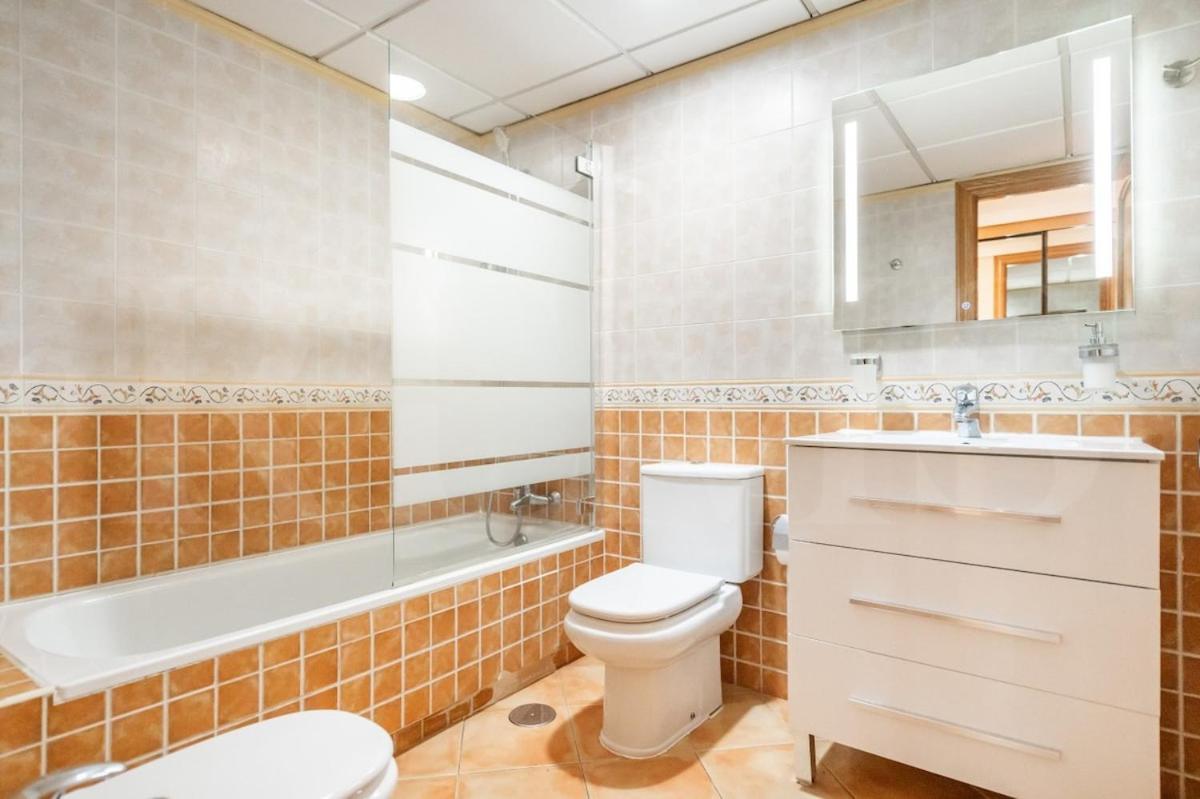 Apartment Cozy Getaway With Pool, Close To The By Rems
